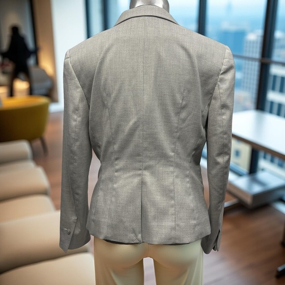 Classic Gray H&M Woman's Blazer - size 8P - Picture 2 of 7